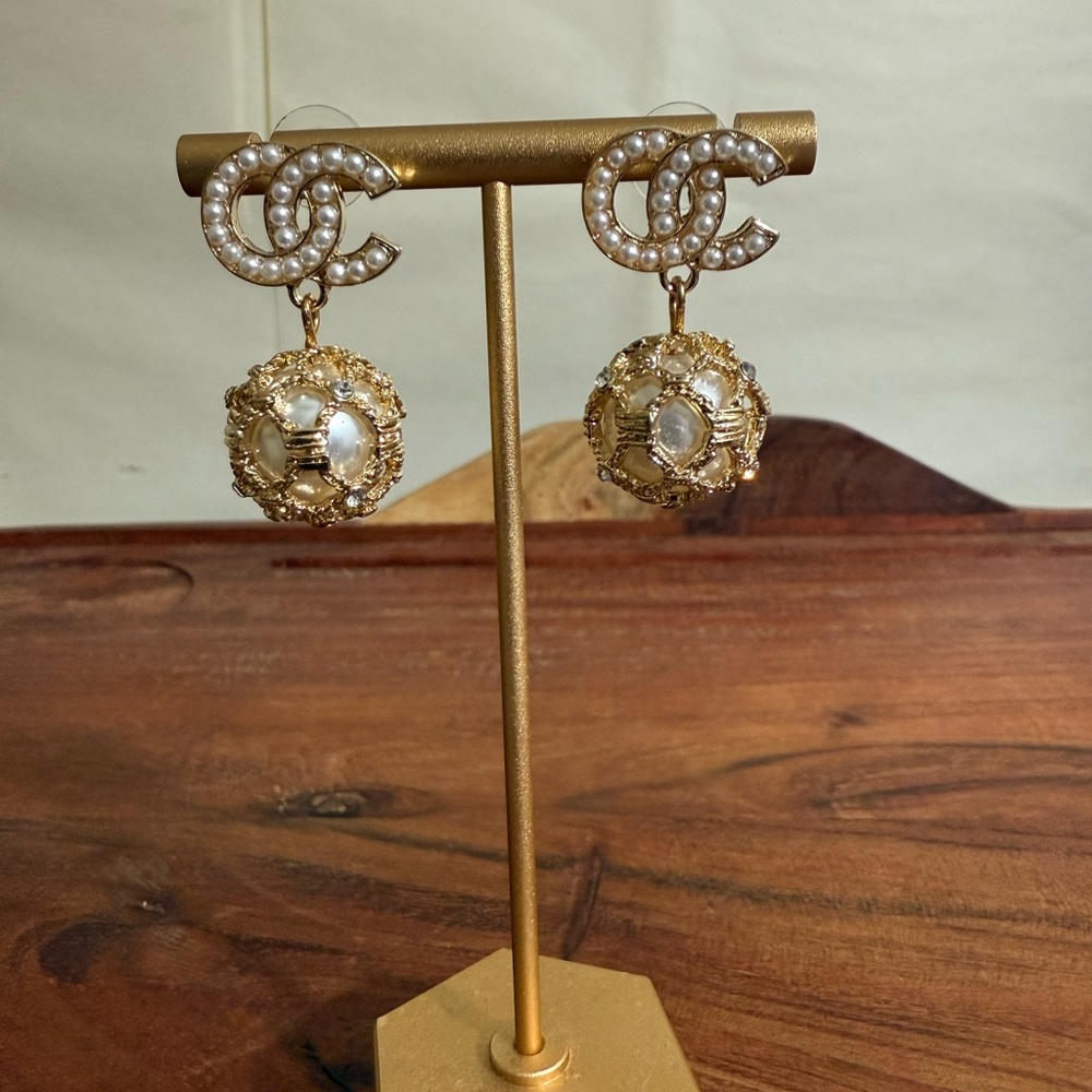 Women’s Elegant Gold and Pearl Drop Earrings Double C Faux Pearl Earrings Gift - Picture 2 of 8